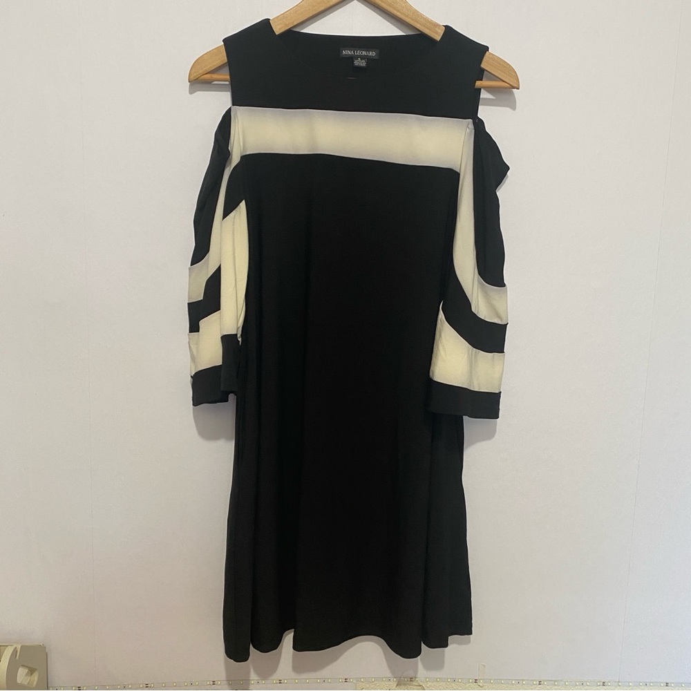 Nina Leonard Cold Shoulder Dress Small Black White Shift Casual Minimalist